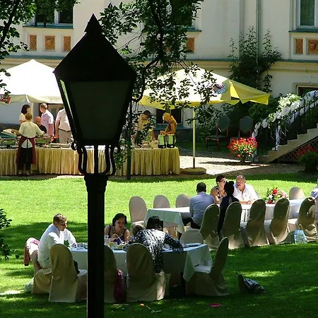 Palace And Park Complex 4* Paszkówka