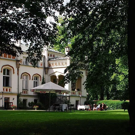 Palace And Park Complex Paszkowka