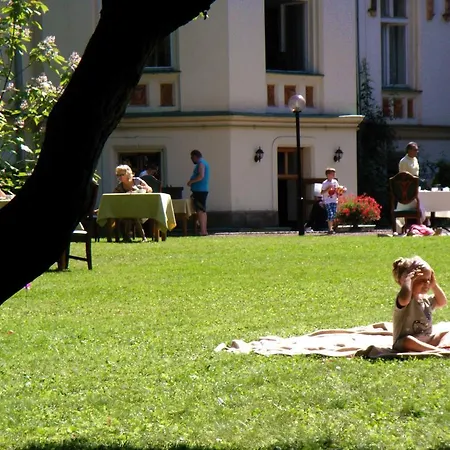 Hotel Palace And Park Complex