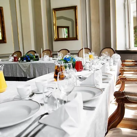 Palace And Park Complex Hotel Paszkówka