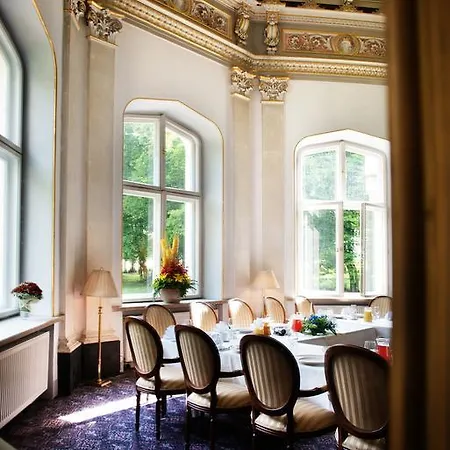 Palace And Park Complex Paszkówka