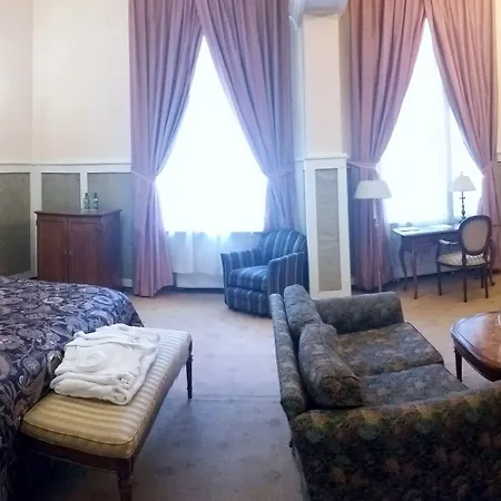 Palace And Park Complex Paszkówka