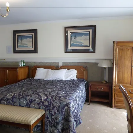 Palace And Park Complex