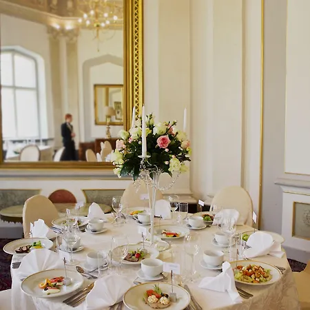 Palace And Park Complex 4* Paszkówka