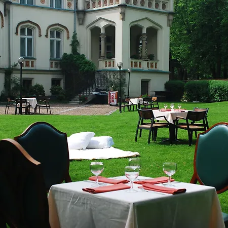 Palace And Park Complex Paszkówka