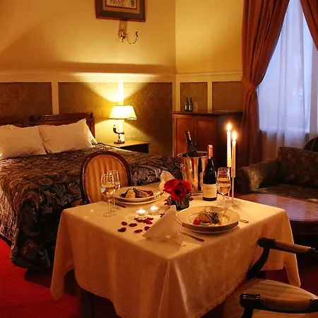 Palace And Park Complex 4*