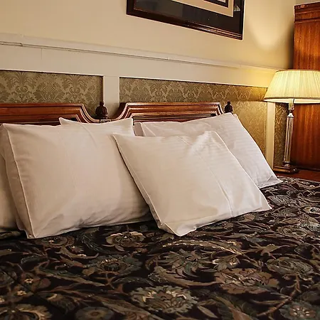 Palace And Park Complex 4*