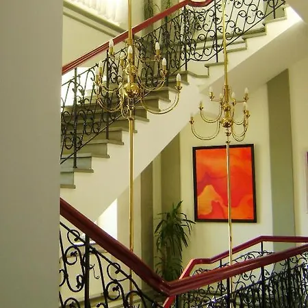 Palace And Park Complex 4*