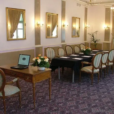 Hotel Palace And Park Complex Paszkówka