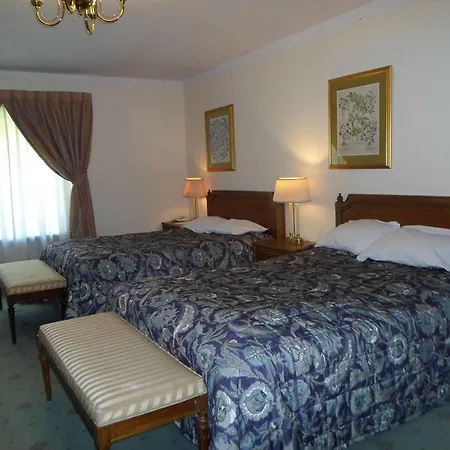 Palace And Park Complex Hotel