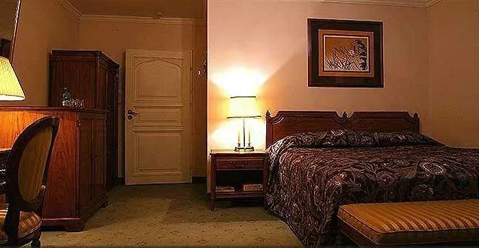 Palace And Park Complex Отель 4*