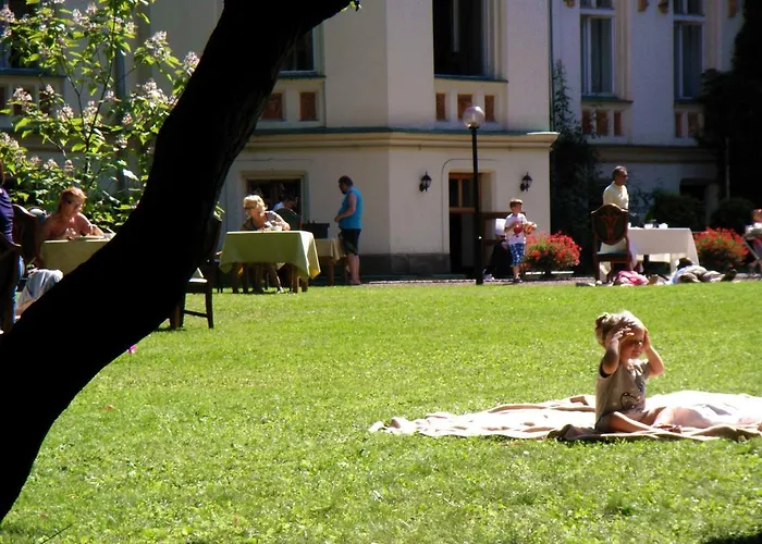 Отель Palace And Park Complex