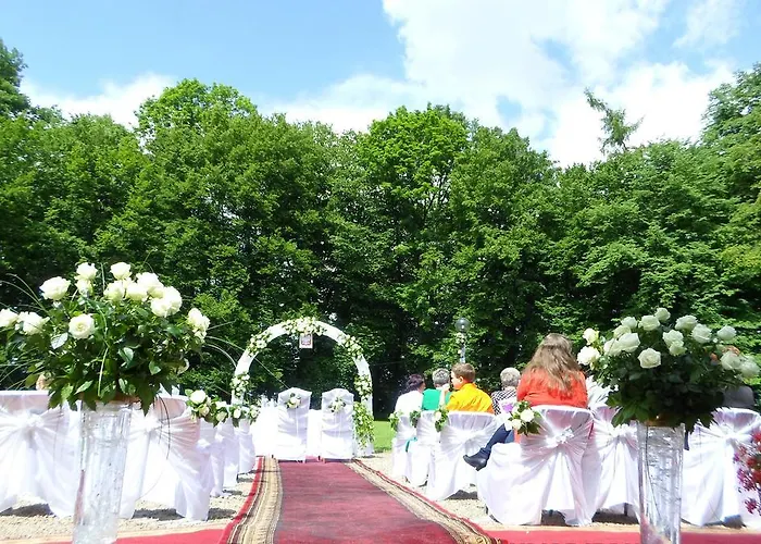 Palace And Park Complex 4*