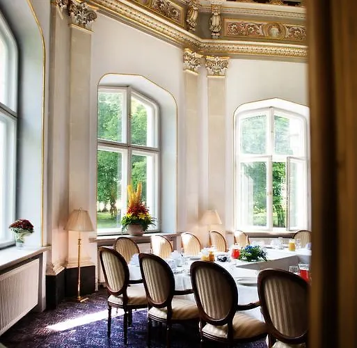 Palace And Park Complex Пашкувка