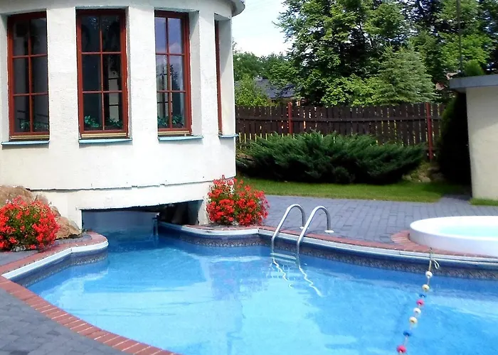 Отель Palace And Park Complex