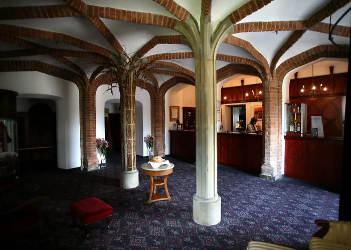 Palace And Park Complex Отель 4*