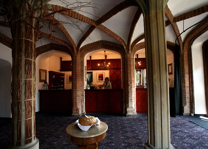 Palace And Park Complex 4*