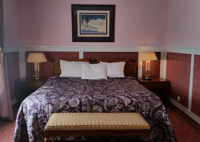 Palace And Park Complex