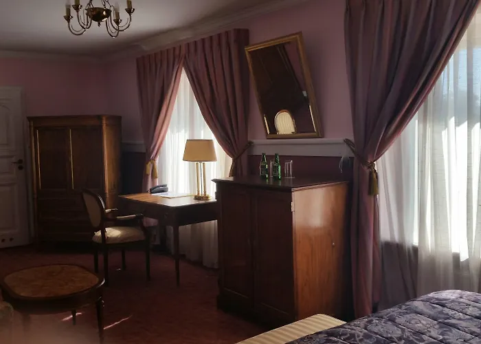 Palace And Park Complex 4* Пашкувка