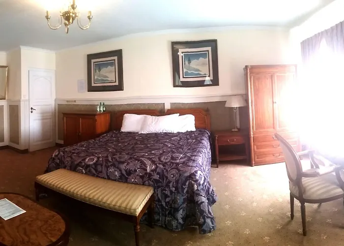 Palace And Park Complex Отель 4*