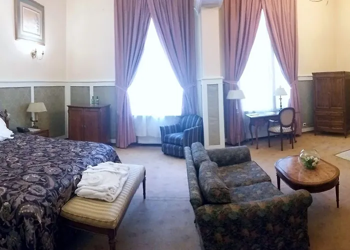 Palace And Park Complex Пашкувка