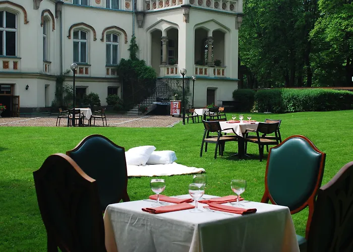 Palace And Park Complex Пашкувка