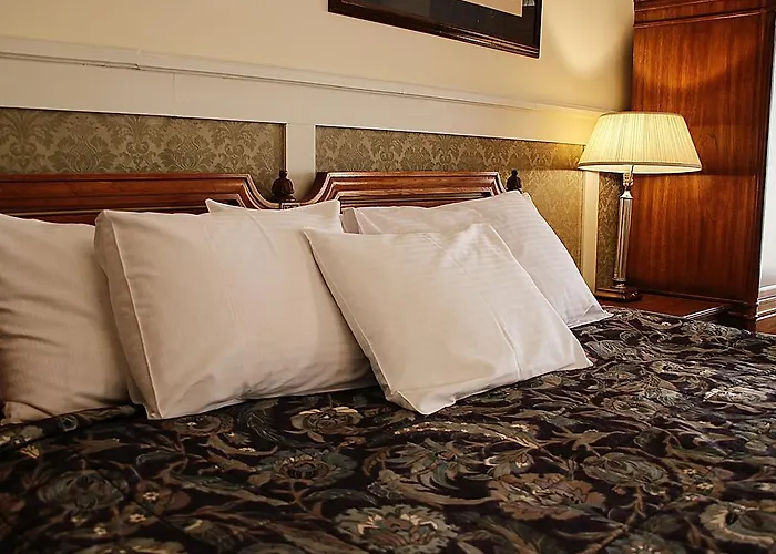 Palace And Park Complex 4*